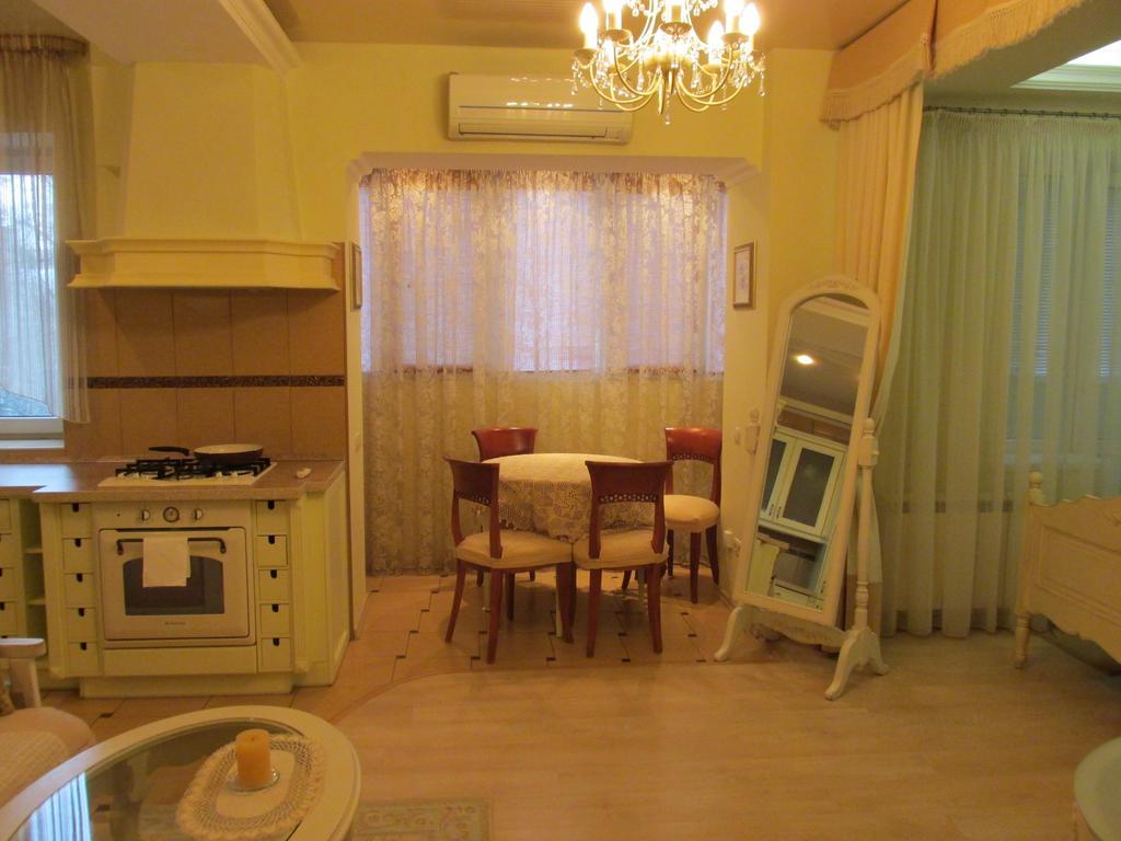 Luxury Studio On Palats Ukraina Hotel Kiev Exterior photo